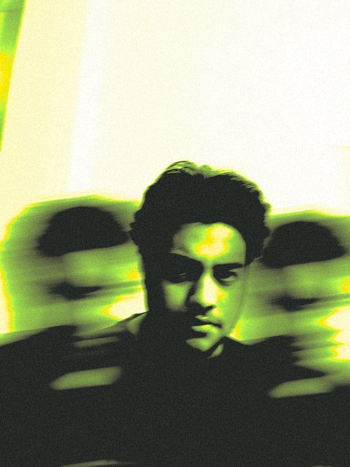 Multiple-exposure portrait of Ëyris in green light