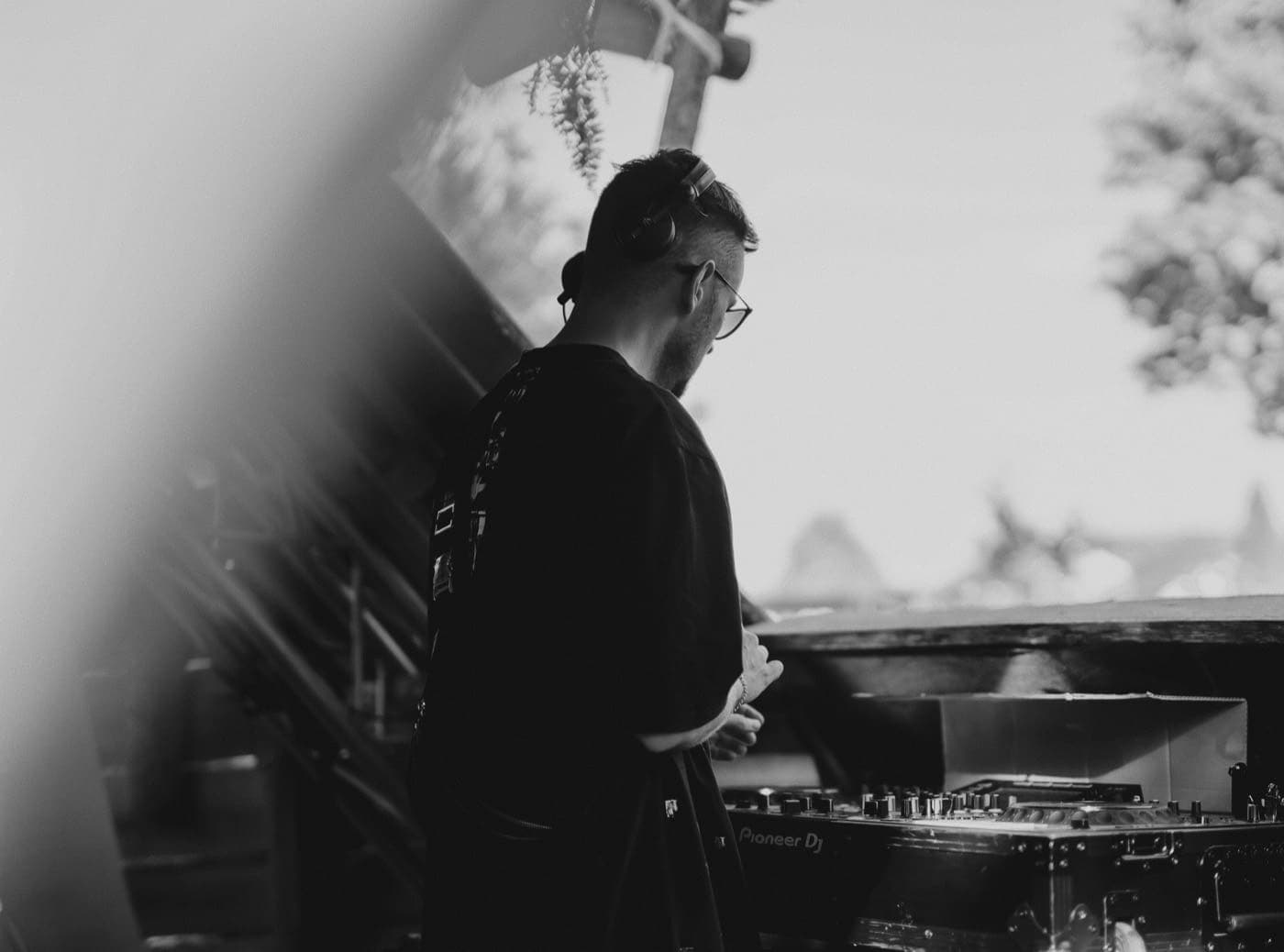 Goeran Meyer mixing outdoors in daylight, lens flare across the booth